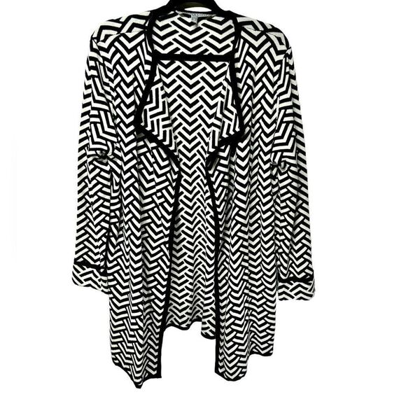 Valerie Stevens Black and White Cardigan Overlapping Chevron Pattern Sweater - Picture 1 of 4